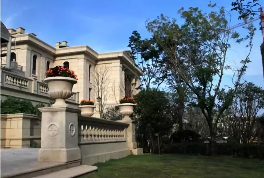 農(nóng)村別墅外墻干掛的優(yōu)點(diǎn)和施工方法，不能花錢(qián)買(mǎi)吃虧！